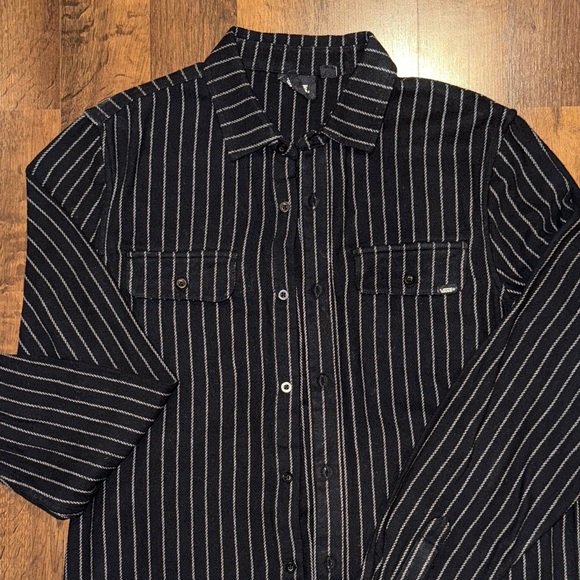 NWT Vans Men’s Black Pinstripe Button-Up Shirt Flannel (size Small) - Picture 2 of 7